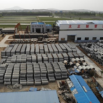 水泥製管機